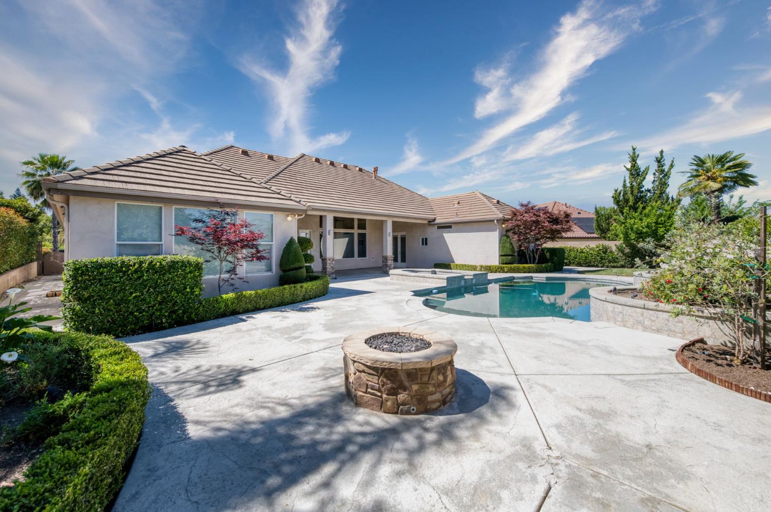 10746 N Falcon Faire Dr, Fresno, CA 93730