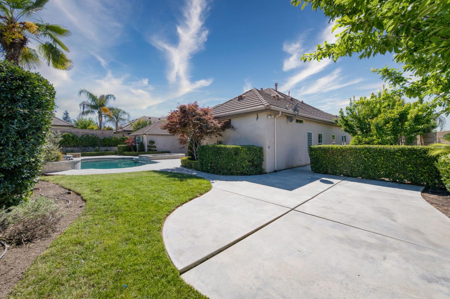 10746 N Falcon Faire Dr, Fresno, CA 93730