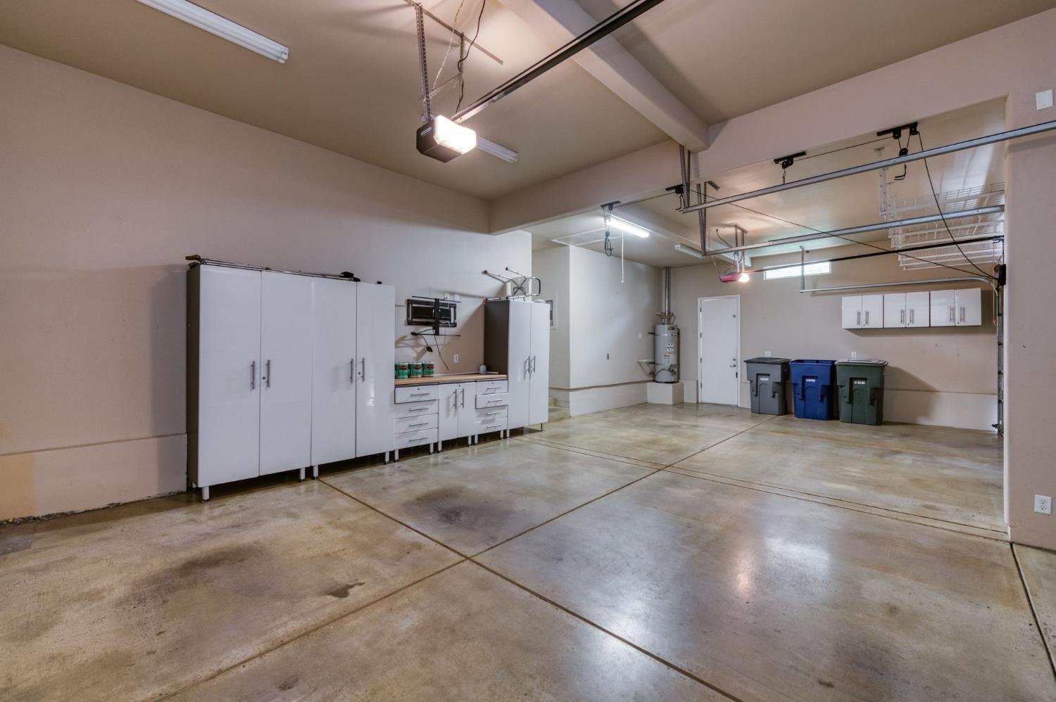 10746 N Falcon Faire Dr, Fresno, CA 93730