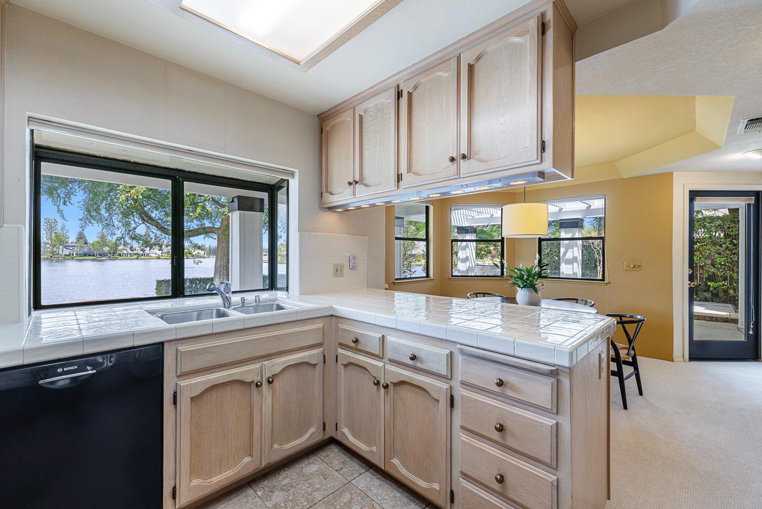 637 E Pintail Cir, Fresno, CA 93730