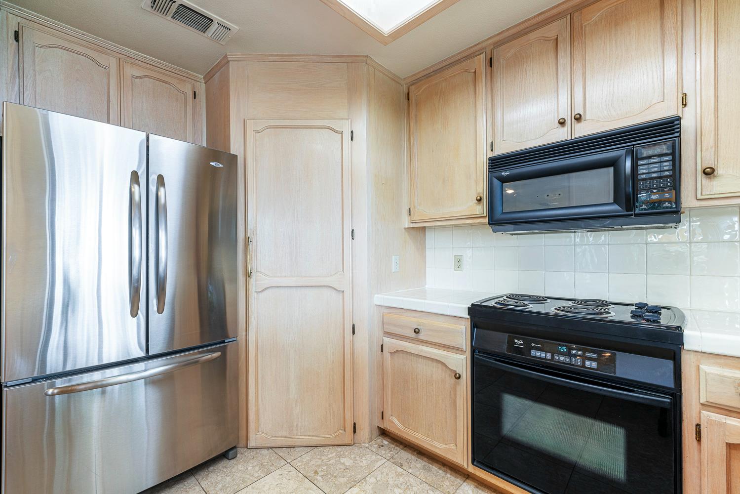 637 E Pintail Cir, Fresno, CA 93730