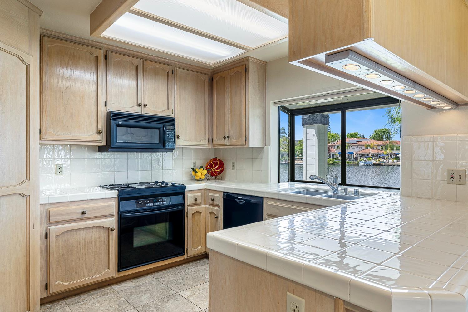 637 E Pintail Cir, Fresno, CA 93730