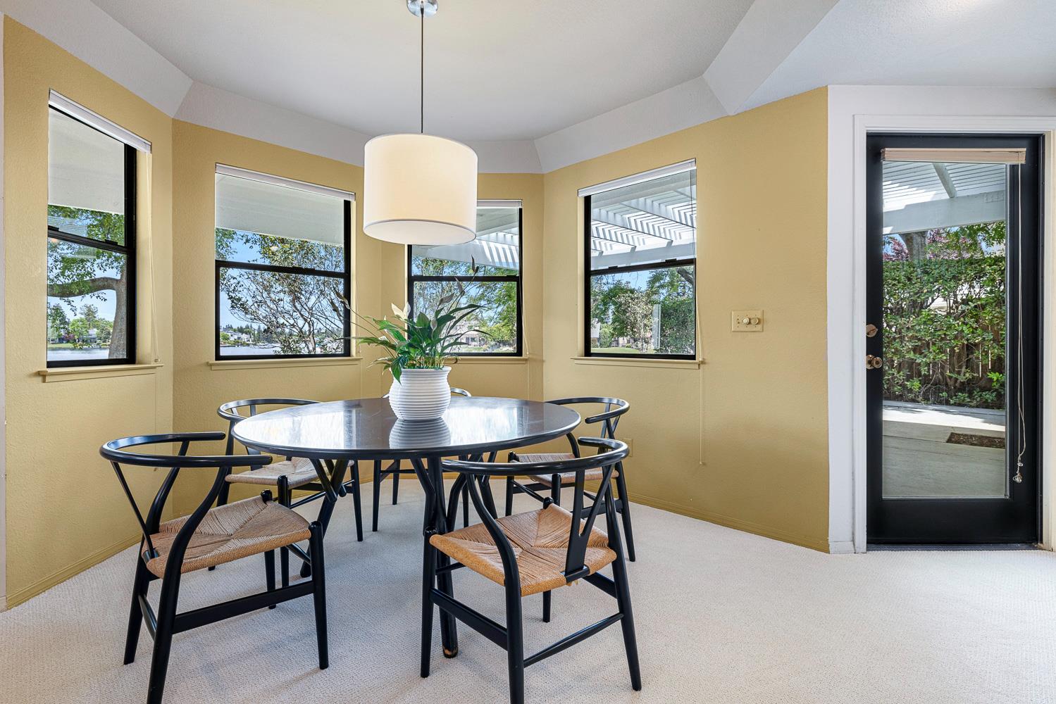 637 E Pintail Cir, Fresno, CA 93730