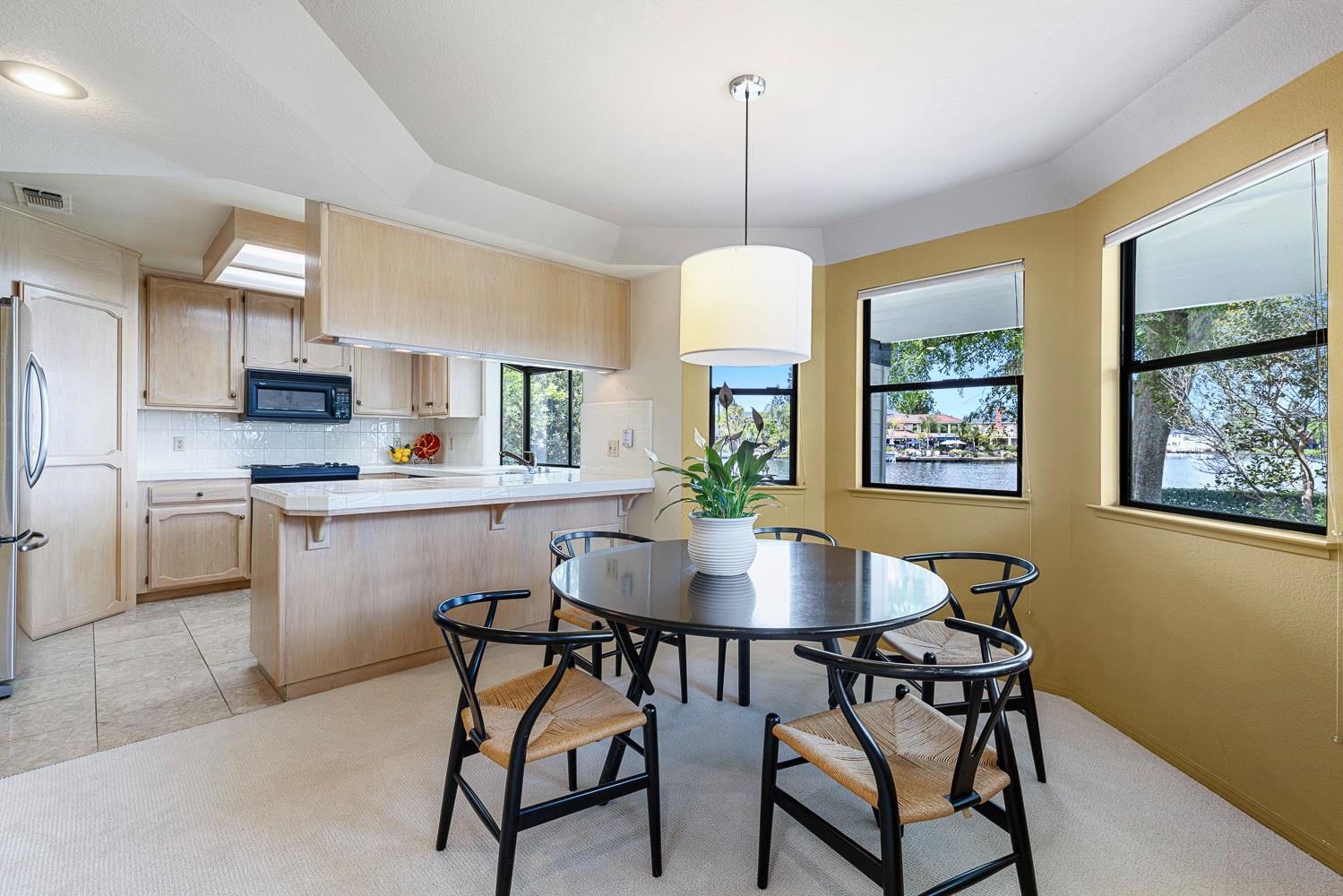 637 E Pintail Cir, Fresno, CA 93730