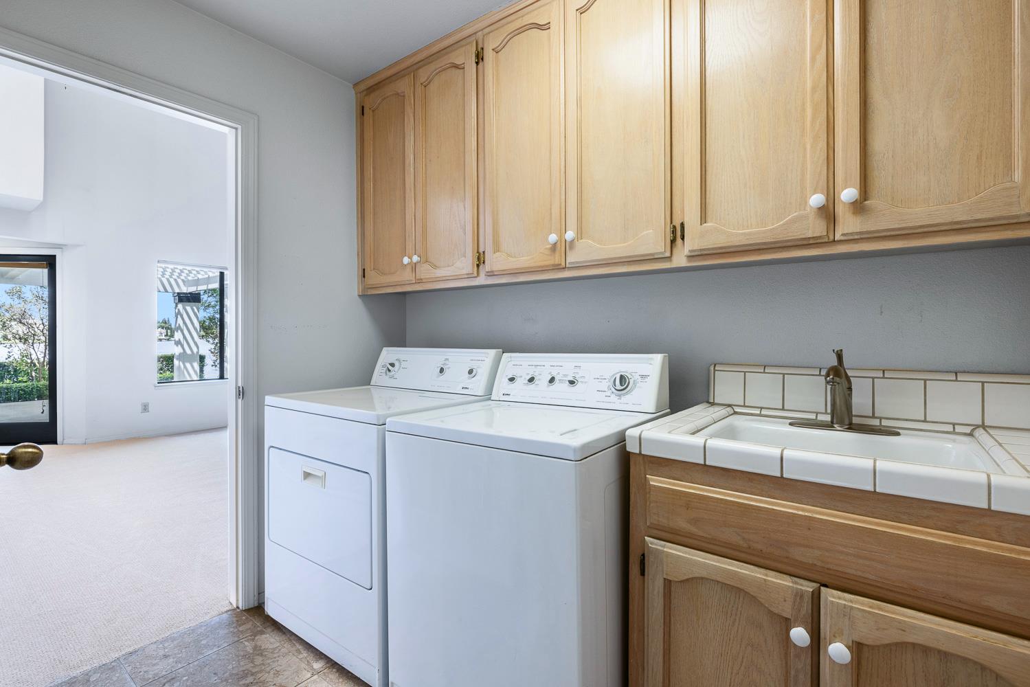 637 E Pintail Cir, Fresno, CA 93730