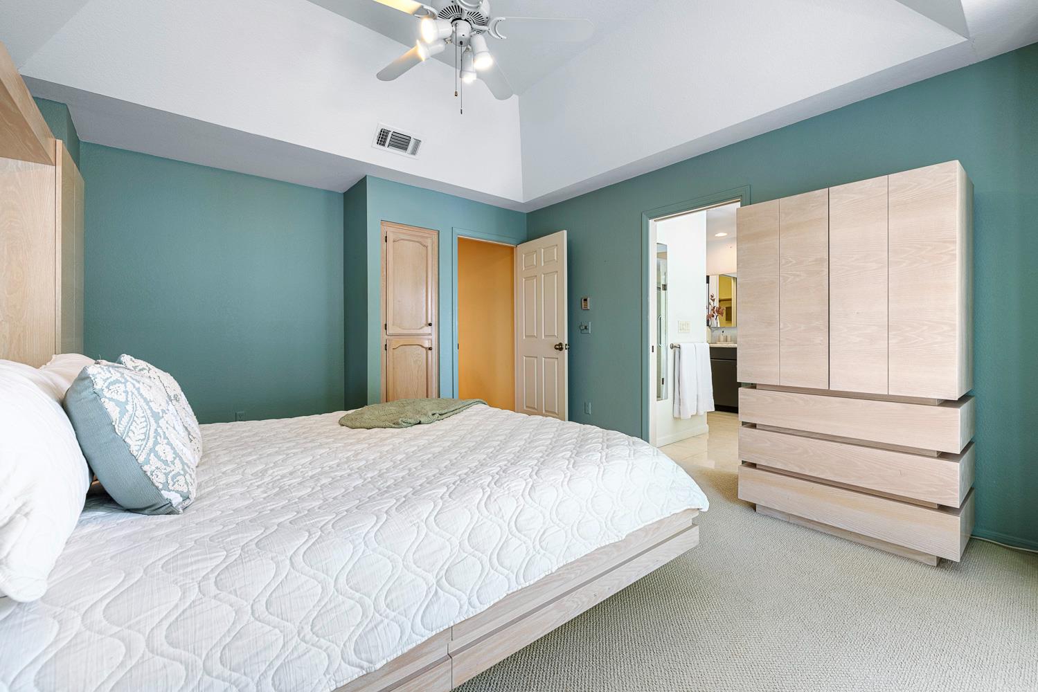 637 E Pintail Cir, Fresno, CA 93730