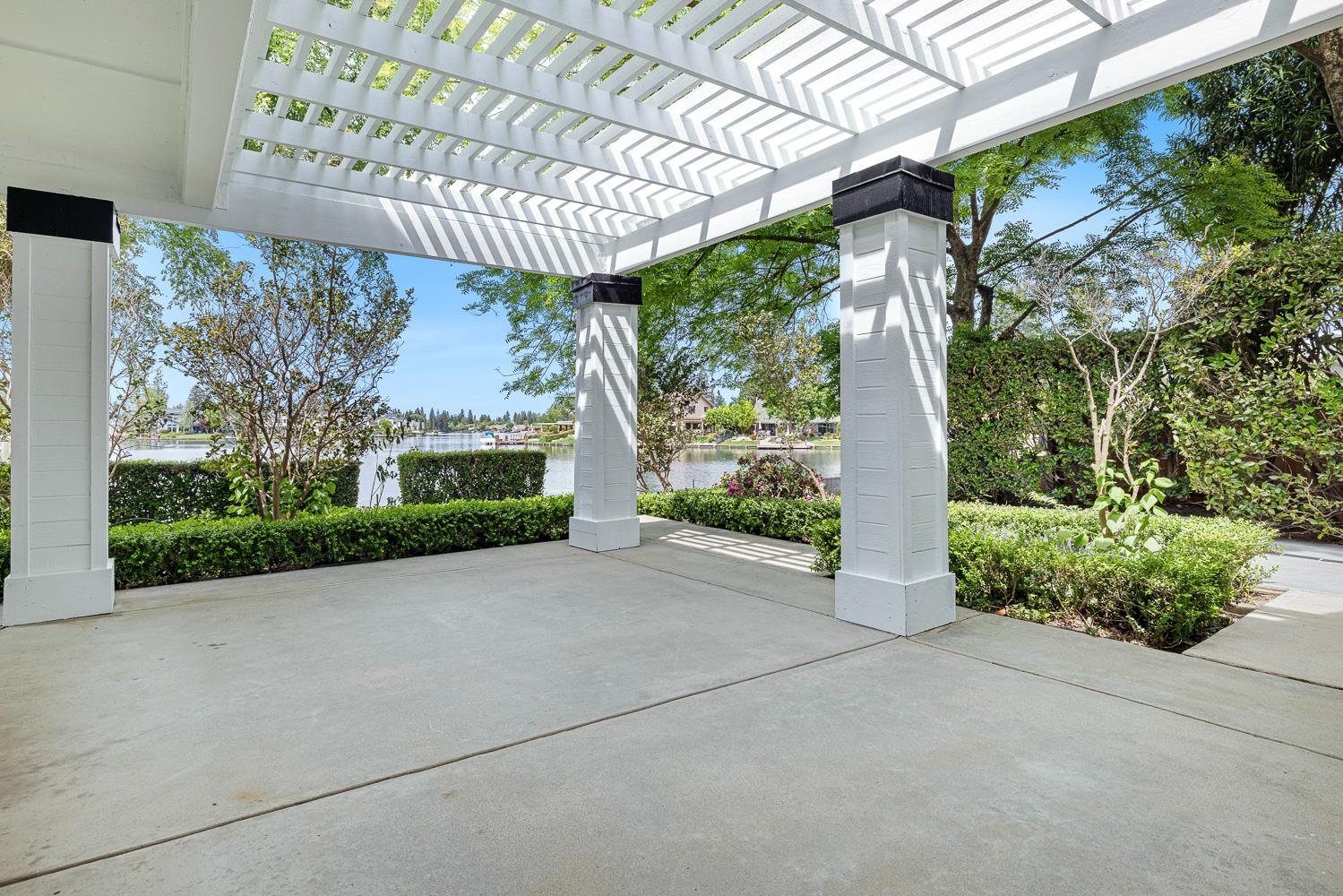 637 E Pintail Cir, Fresno, CA 93730