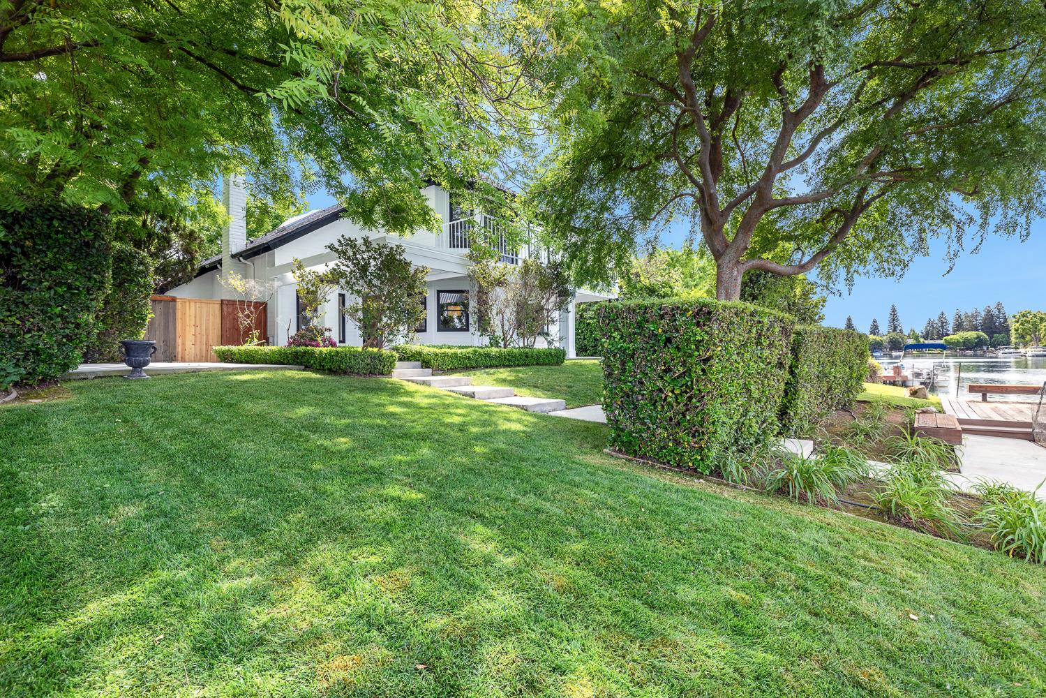 637 E Pintail Cir, Fresno, CA 93730