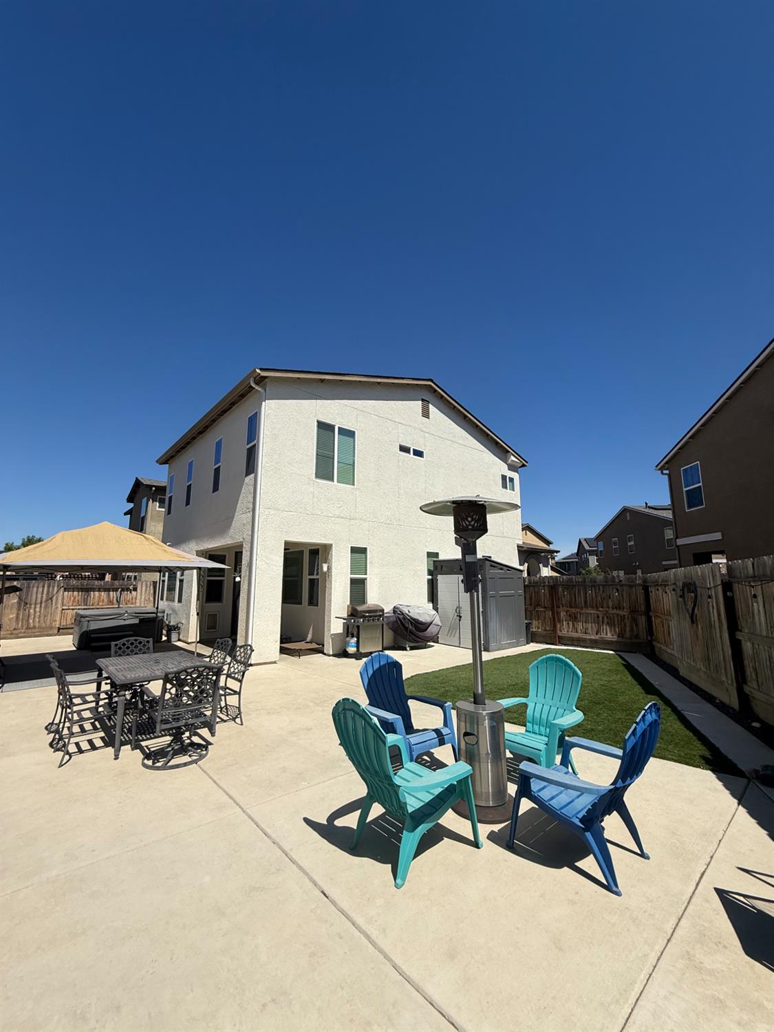 6347 N Alta Vista Ln, Fresno, CA 93722