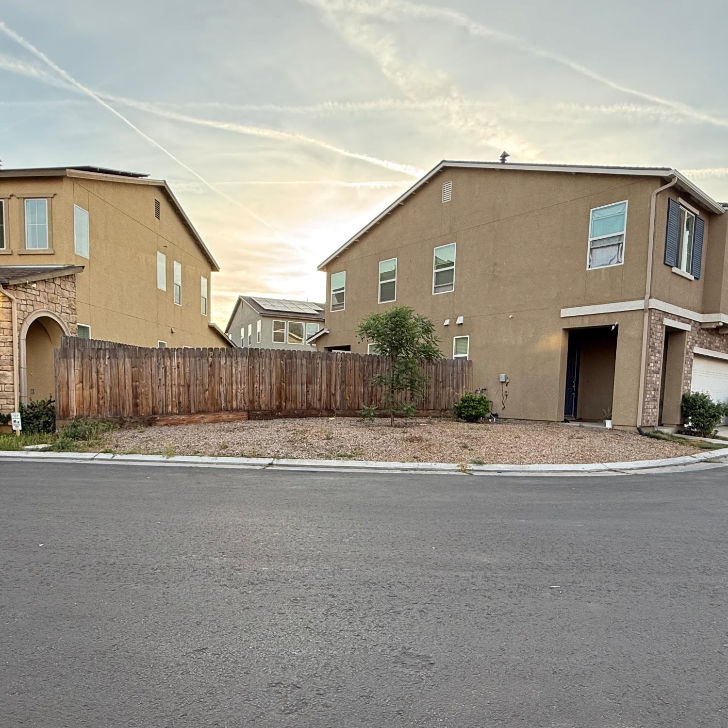 6347 N Alta Vista Ln, Fresno, CA 93722