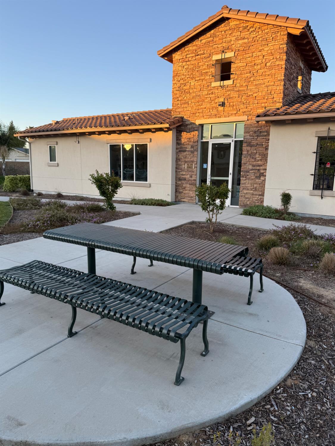 6347 N Alta Vista Ln, Fresno, CA 93722