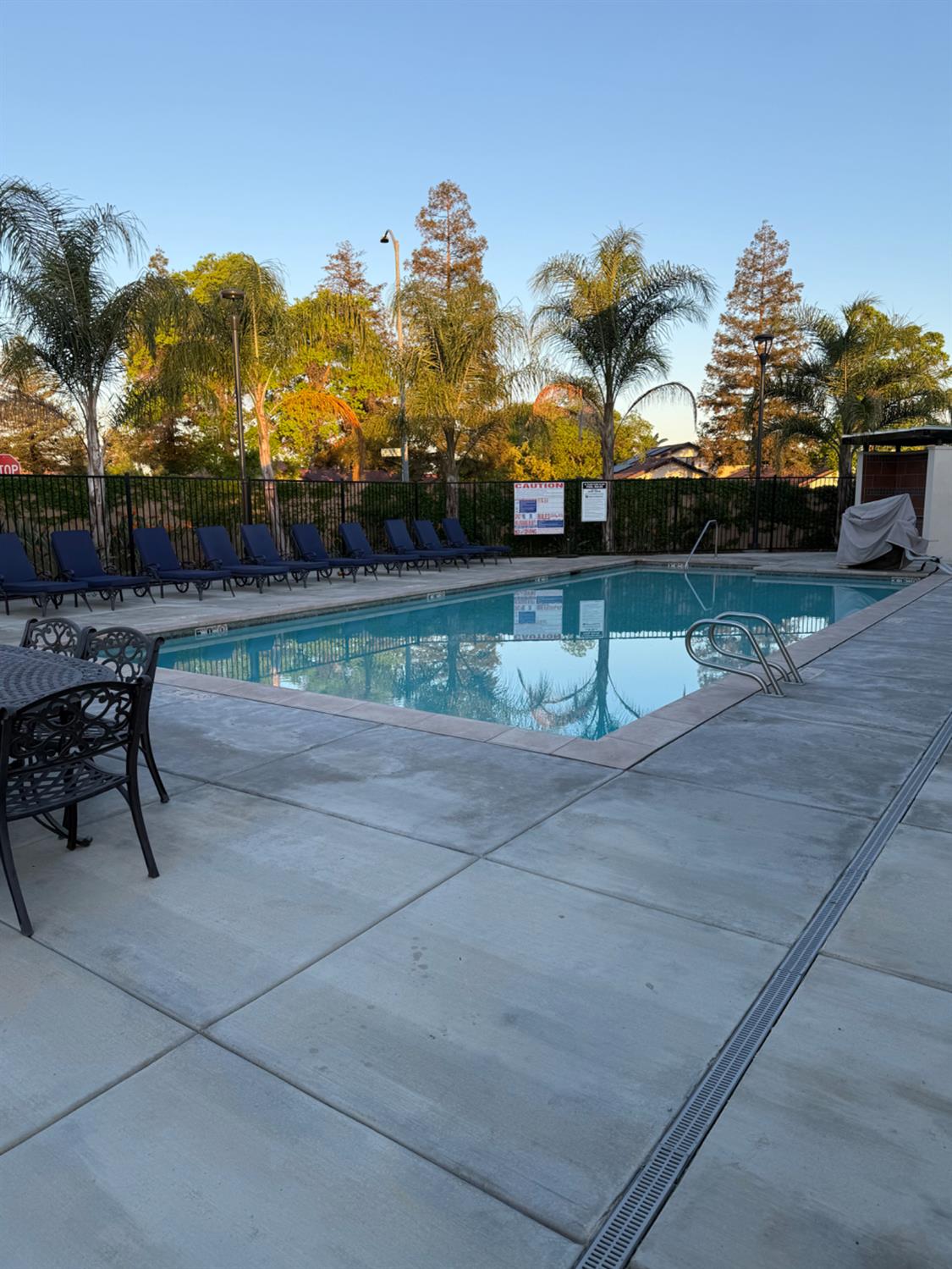 6347 N Alta Vista Ln, Fresno, CA 93722