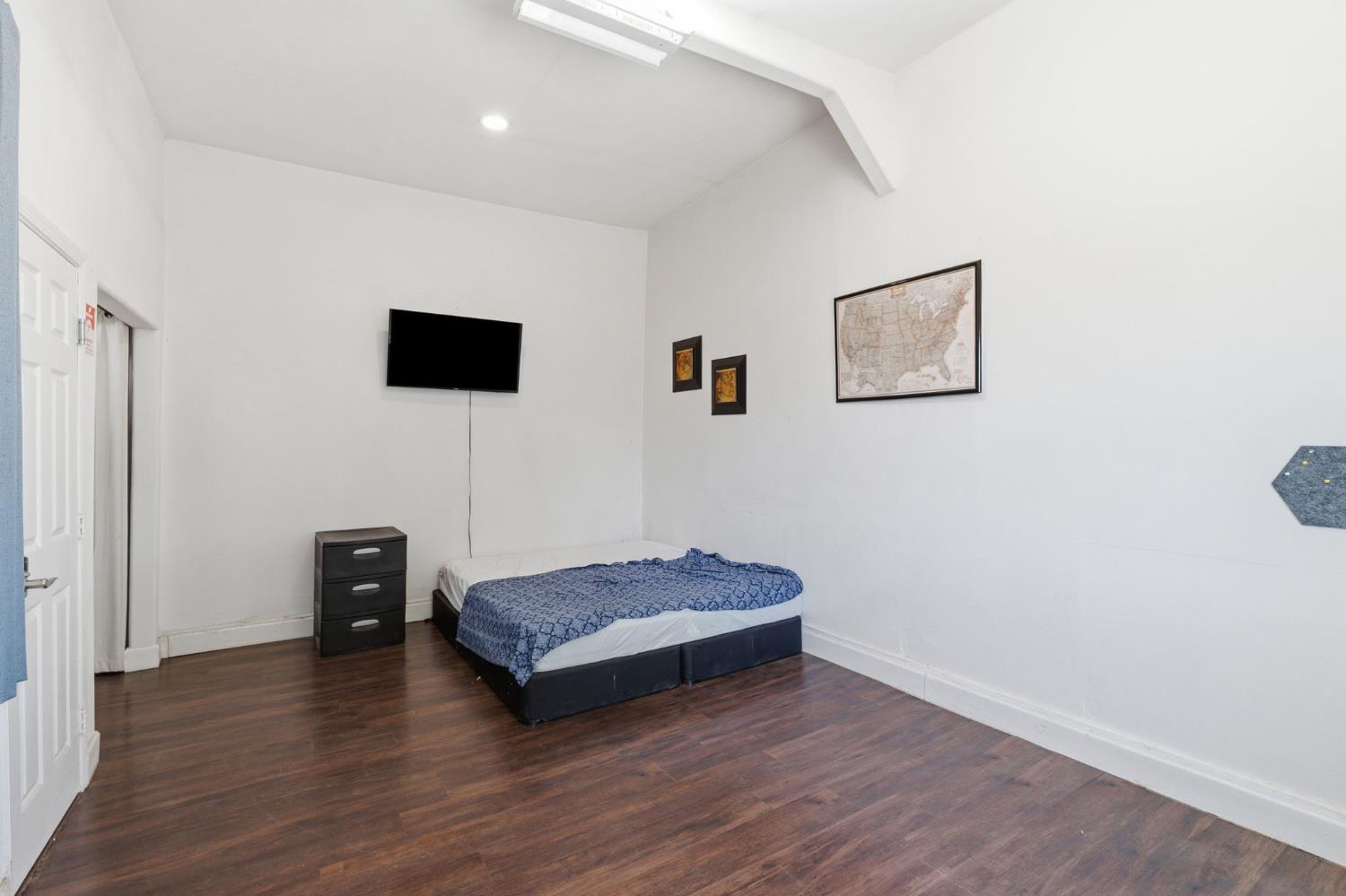 5792 W Olive Ave, Fresno, CA 93722