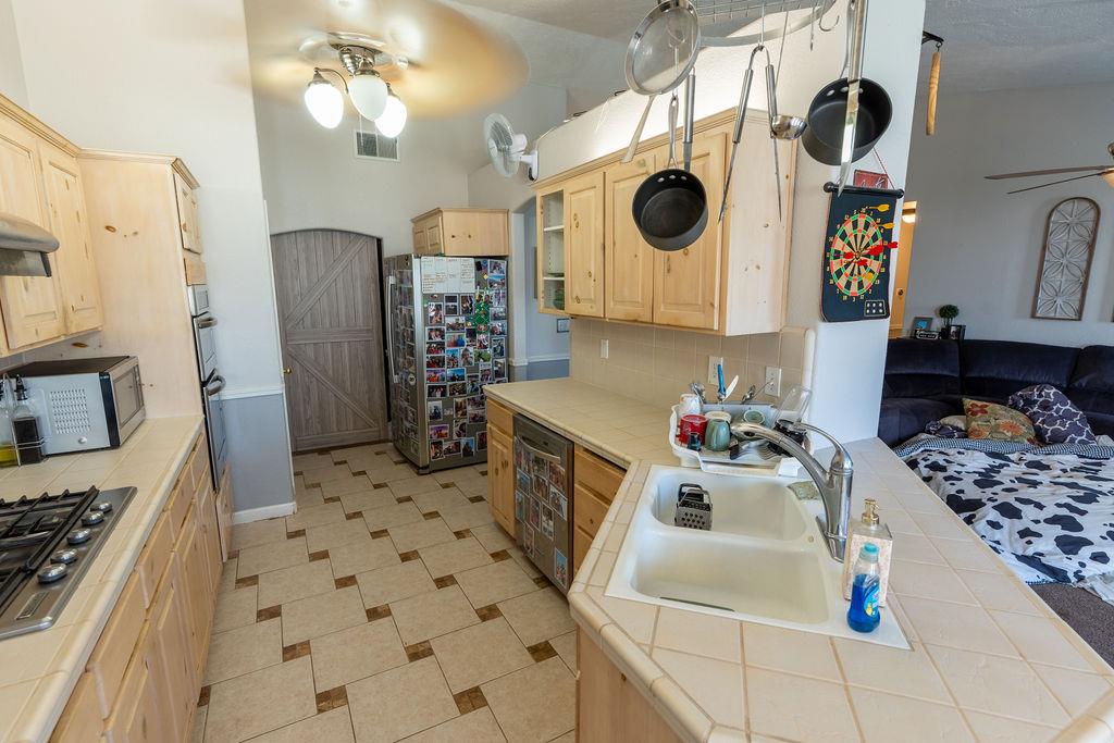 2315 Magill Ave, Clovis, CA 93611