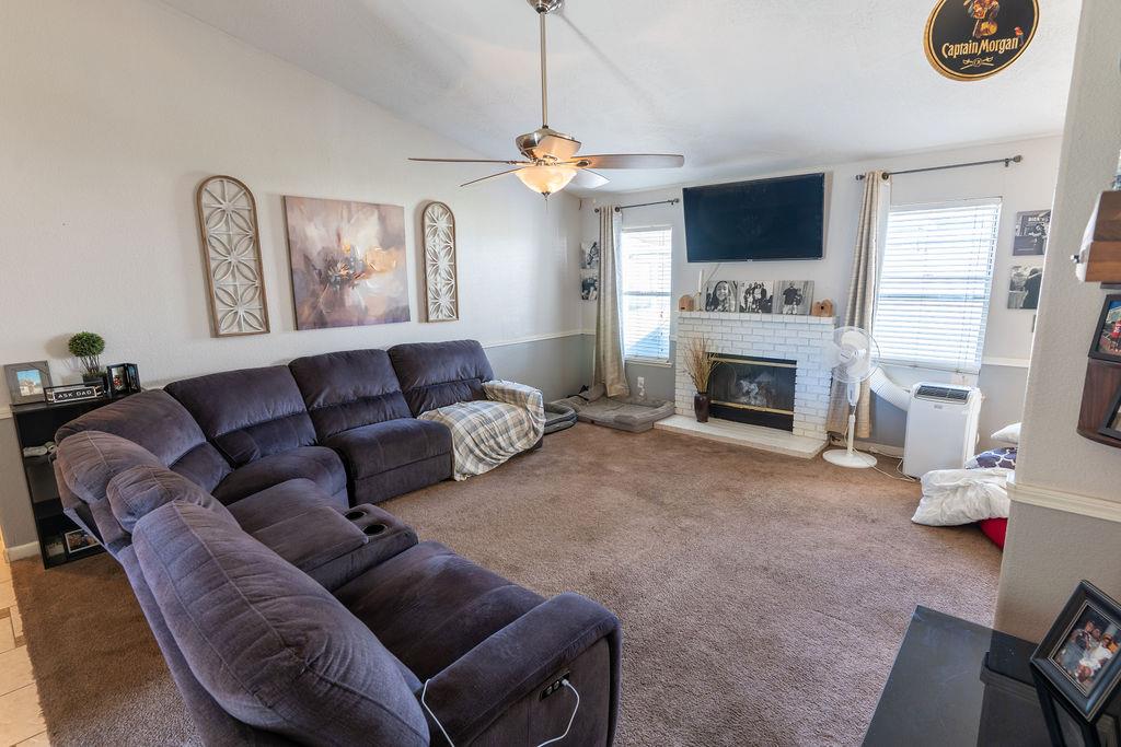 2315 Magill Ave, Clovis, CA 93611