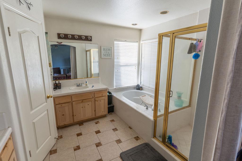 2315 Magill Ave, Clovis, CA 93611