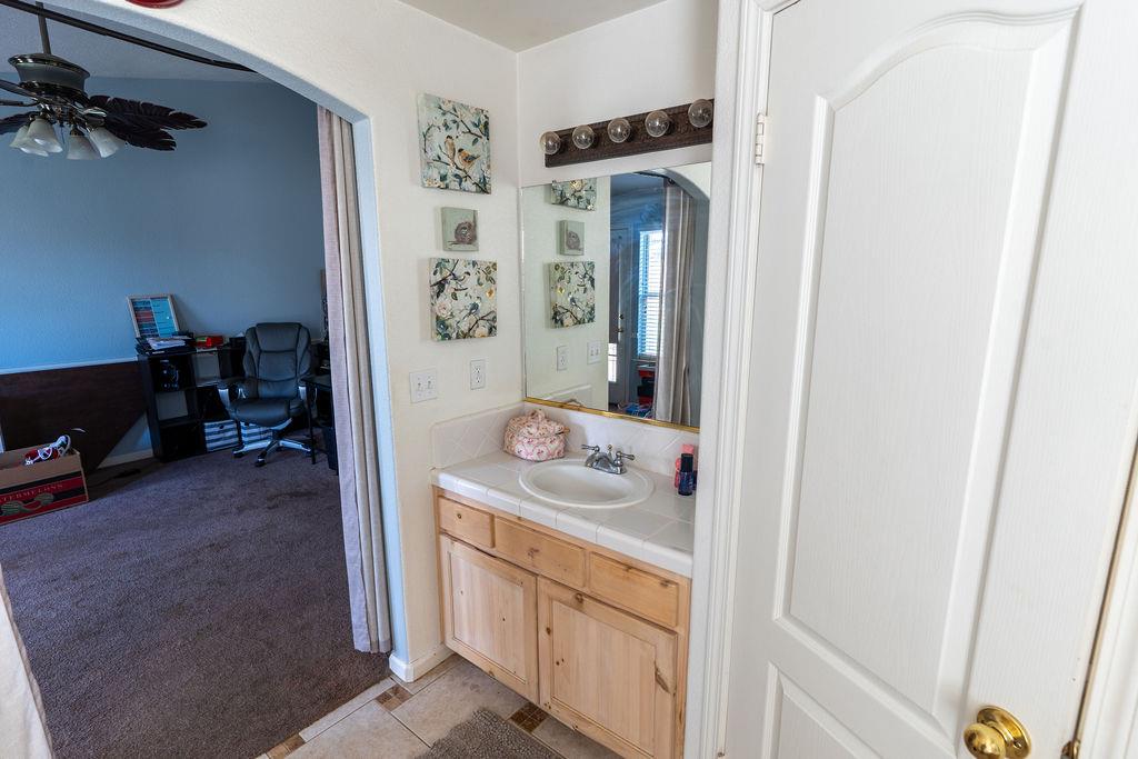 2315 Magill Ave, Clovis, CA 93611