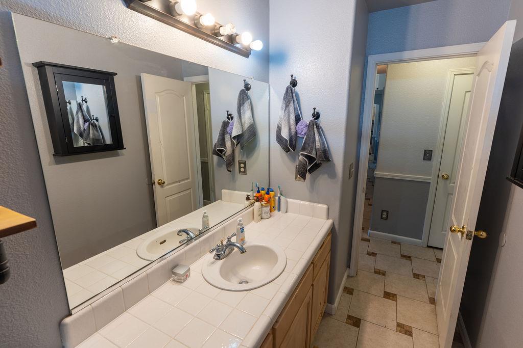 2315 Magill Ave, Clovis, CA 93611