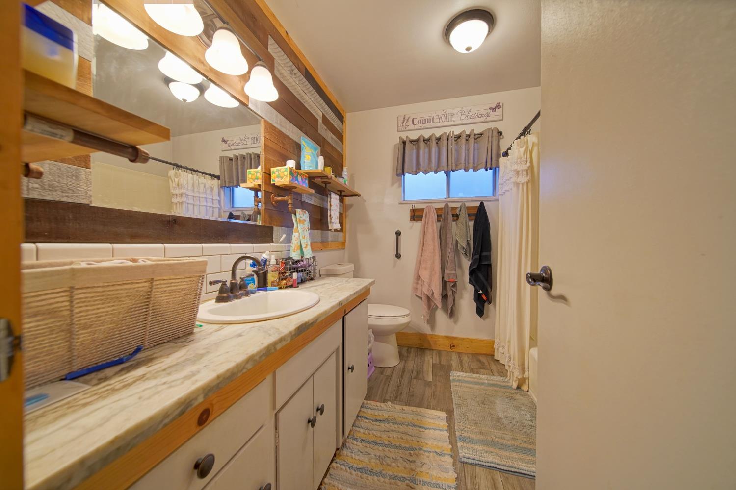 5419 N Callisch, Fresno, CA 93710