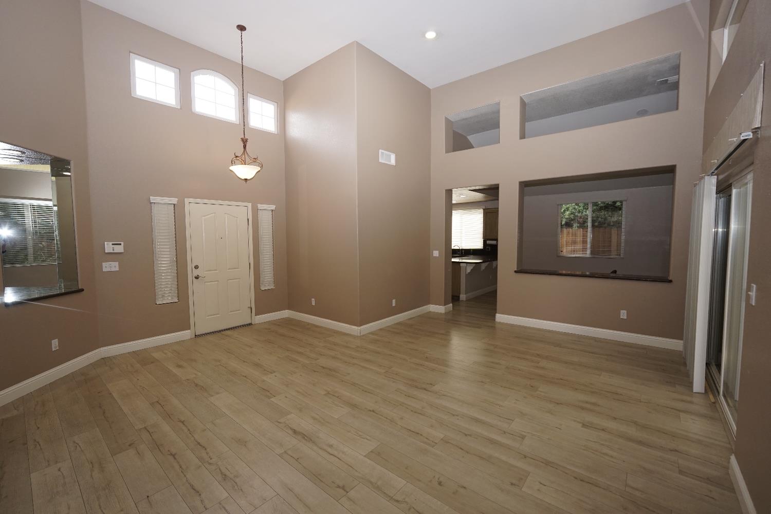 5919 W Chennault Ave, Fresno, CA 93722