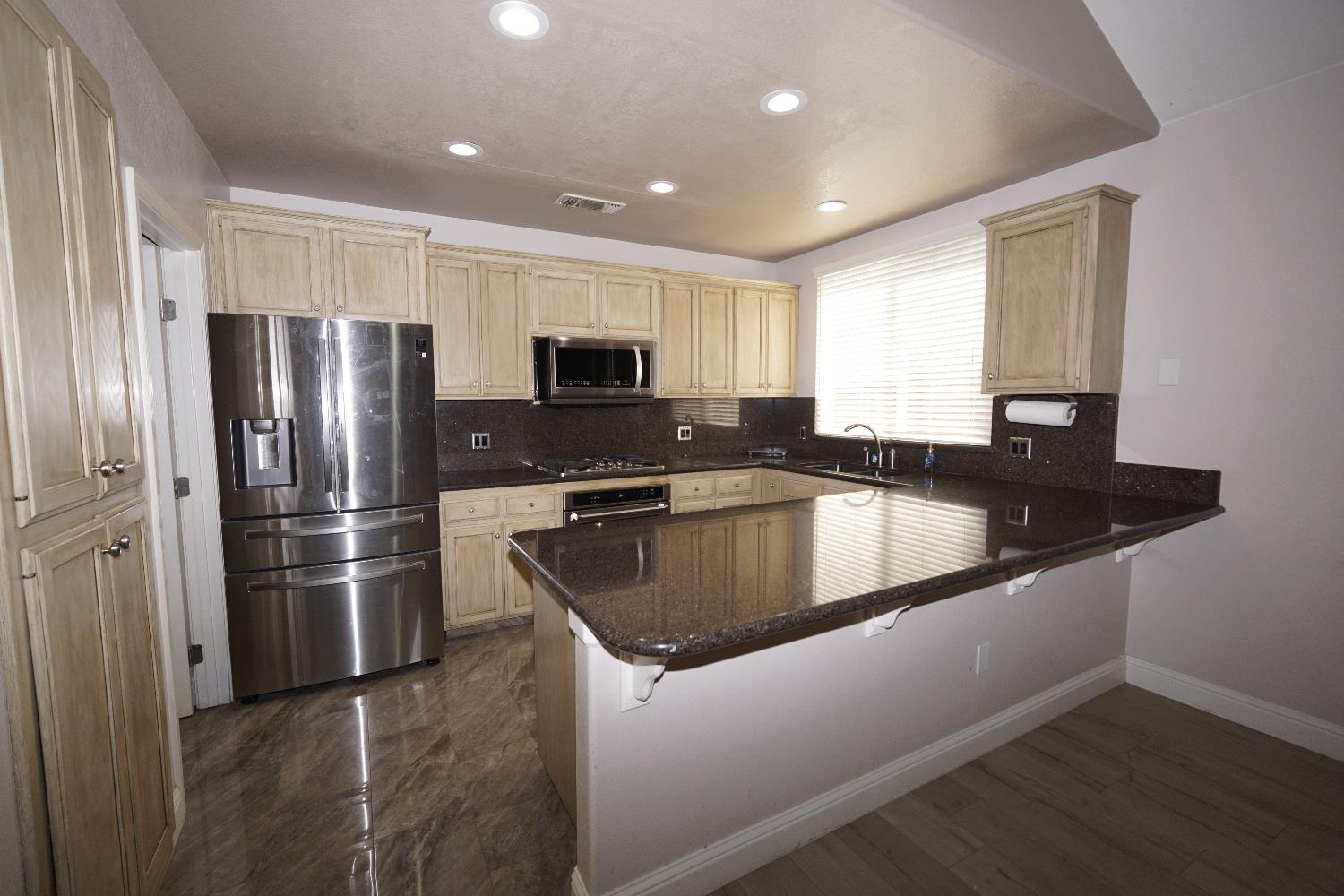 5919 W Chennault Ave, Fresno, CA 93722