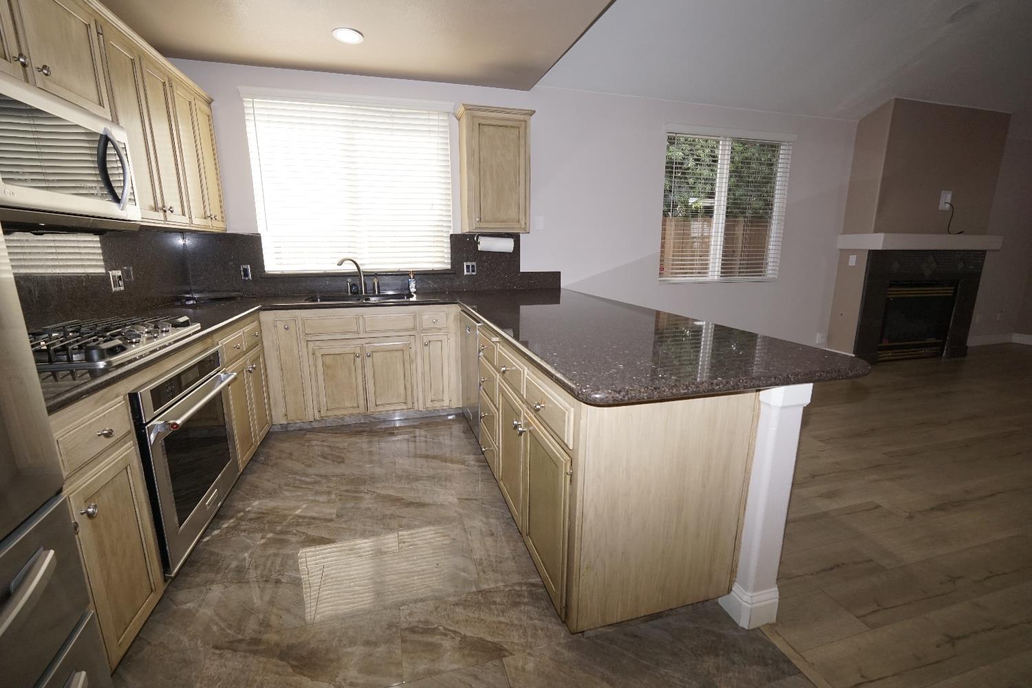 5919 W Chennault Ave, Fresno, CA 93722