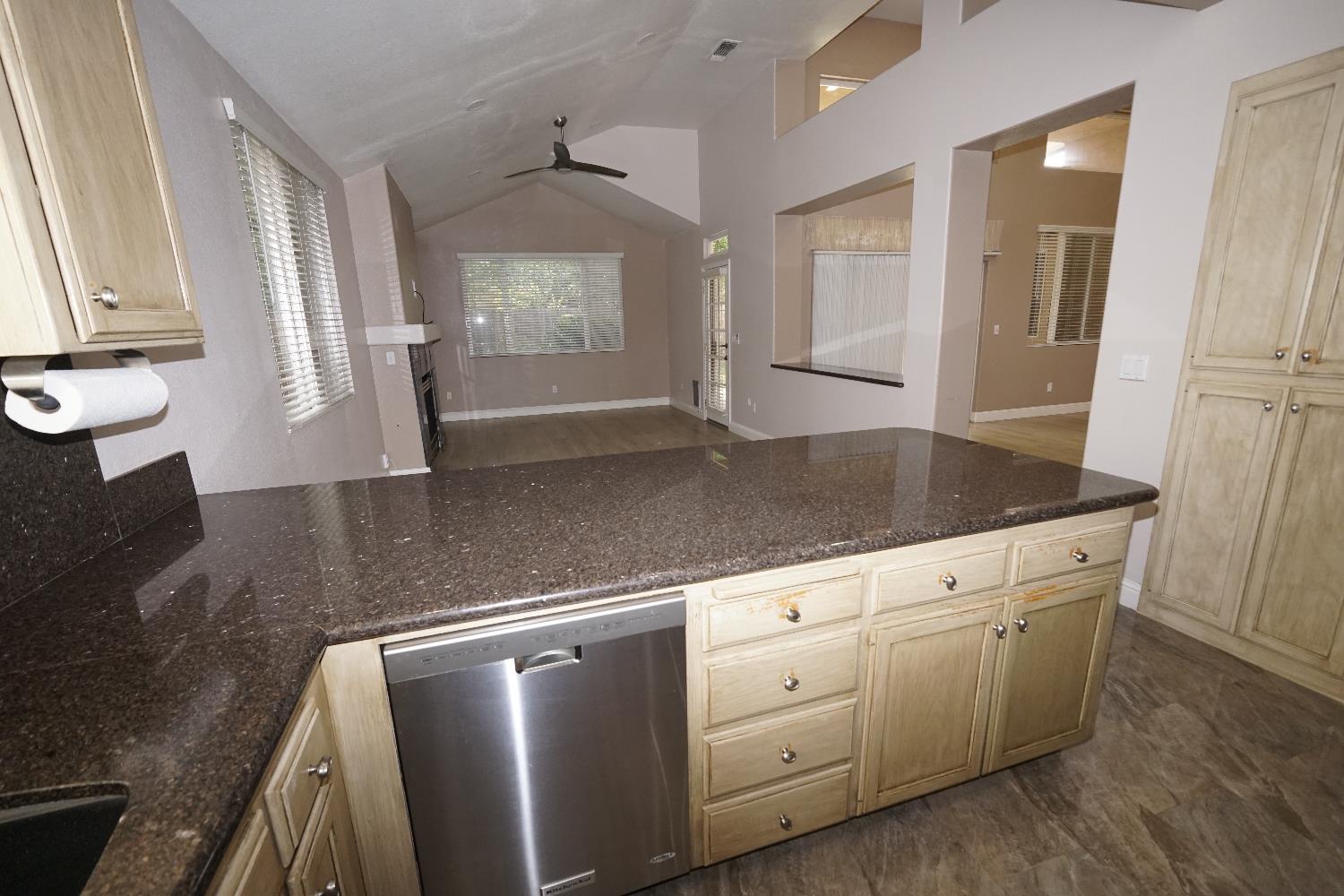 5919 W Chennault Ave, Fresno, CA 93722