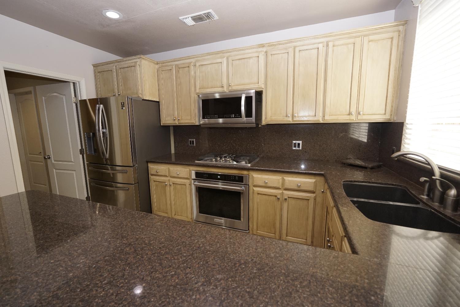 5919 W Chennault Ave, Fresno, CA 93722