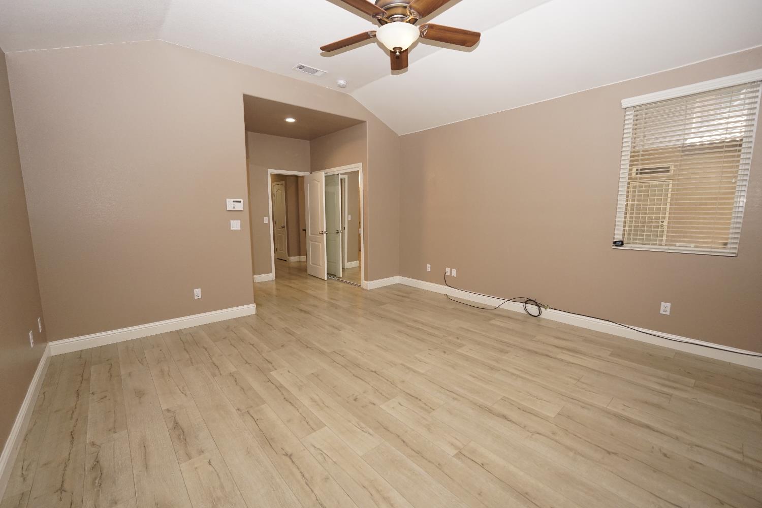 5919 W Chennault Ave, Fresno, CA 93722