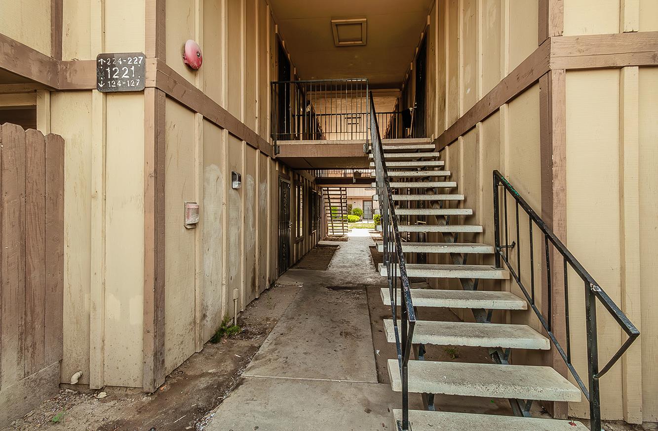 1221 N Peach Ave #226, Fresno, CA 93727