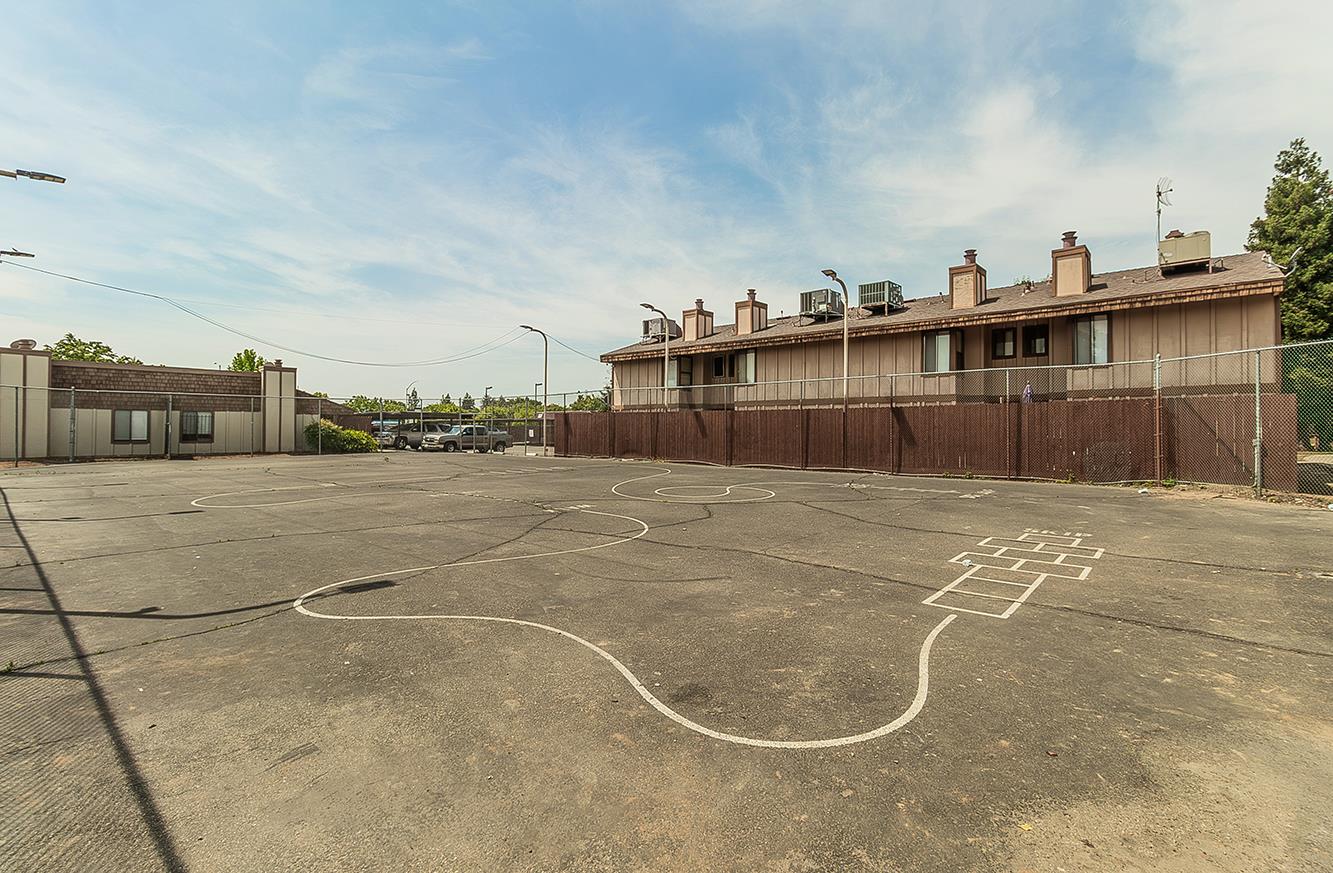 1221 N Peach Ave #226, Fresno, CA 93727