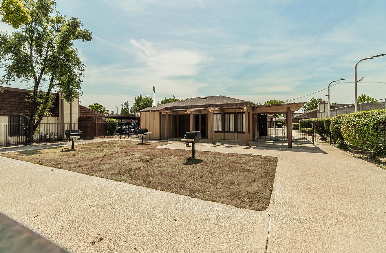 1221 N Peach Ave #226, Fresno, CA 93727