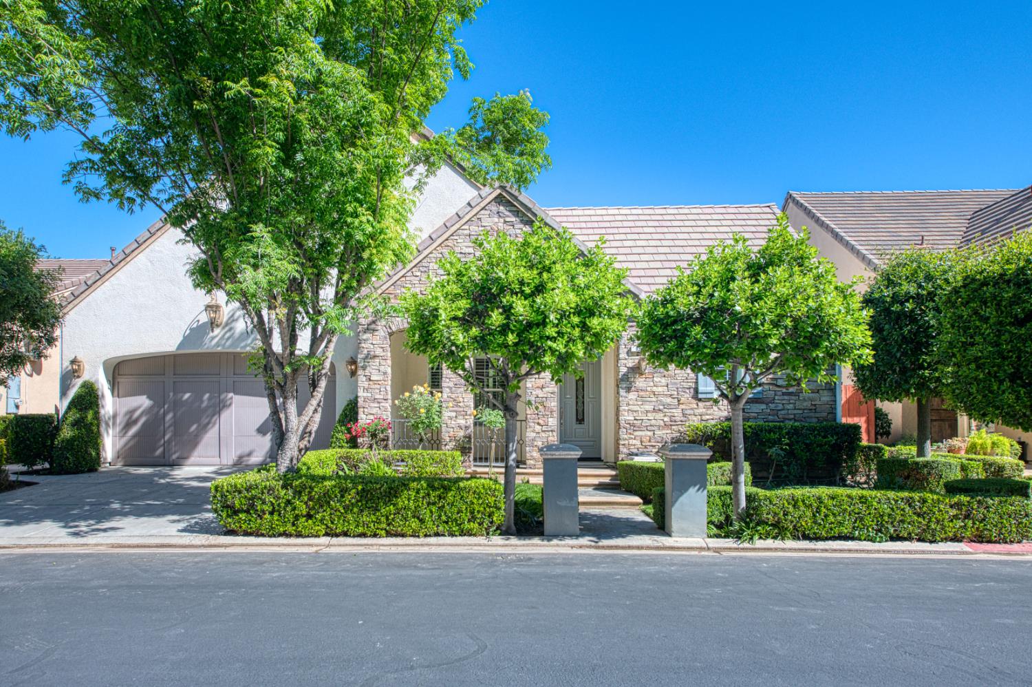 69 W Powers Ave, Clovis, CA 93619