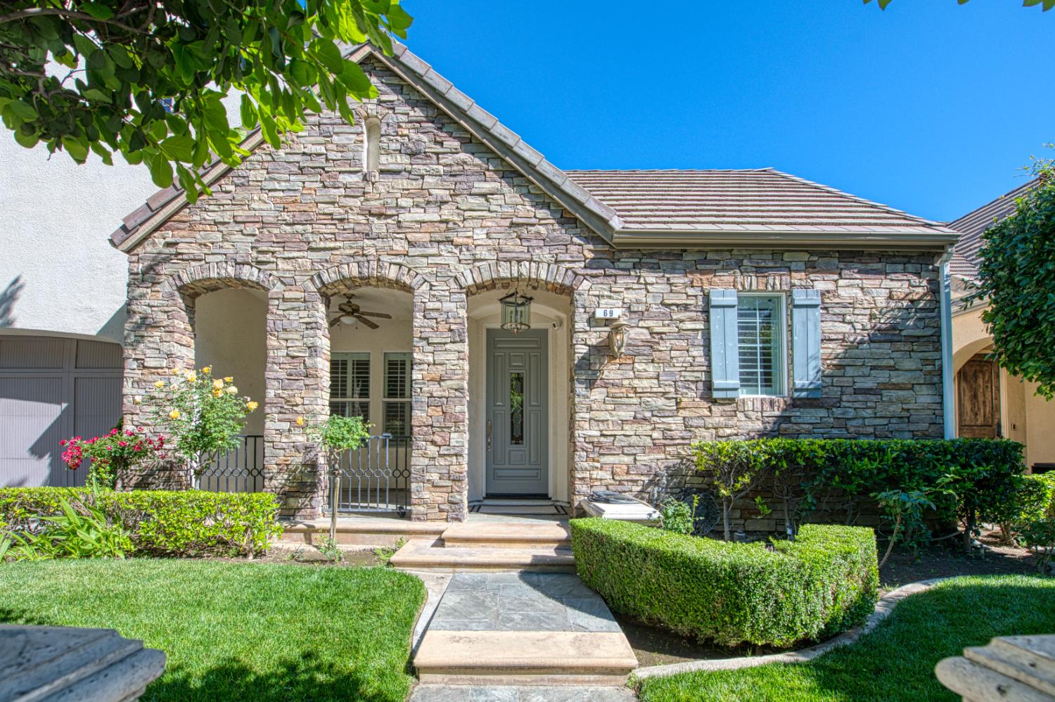 69 W Powers Ave, Clovis, CA 93619