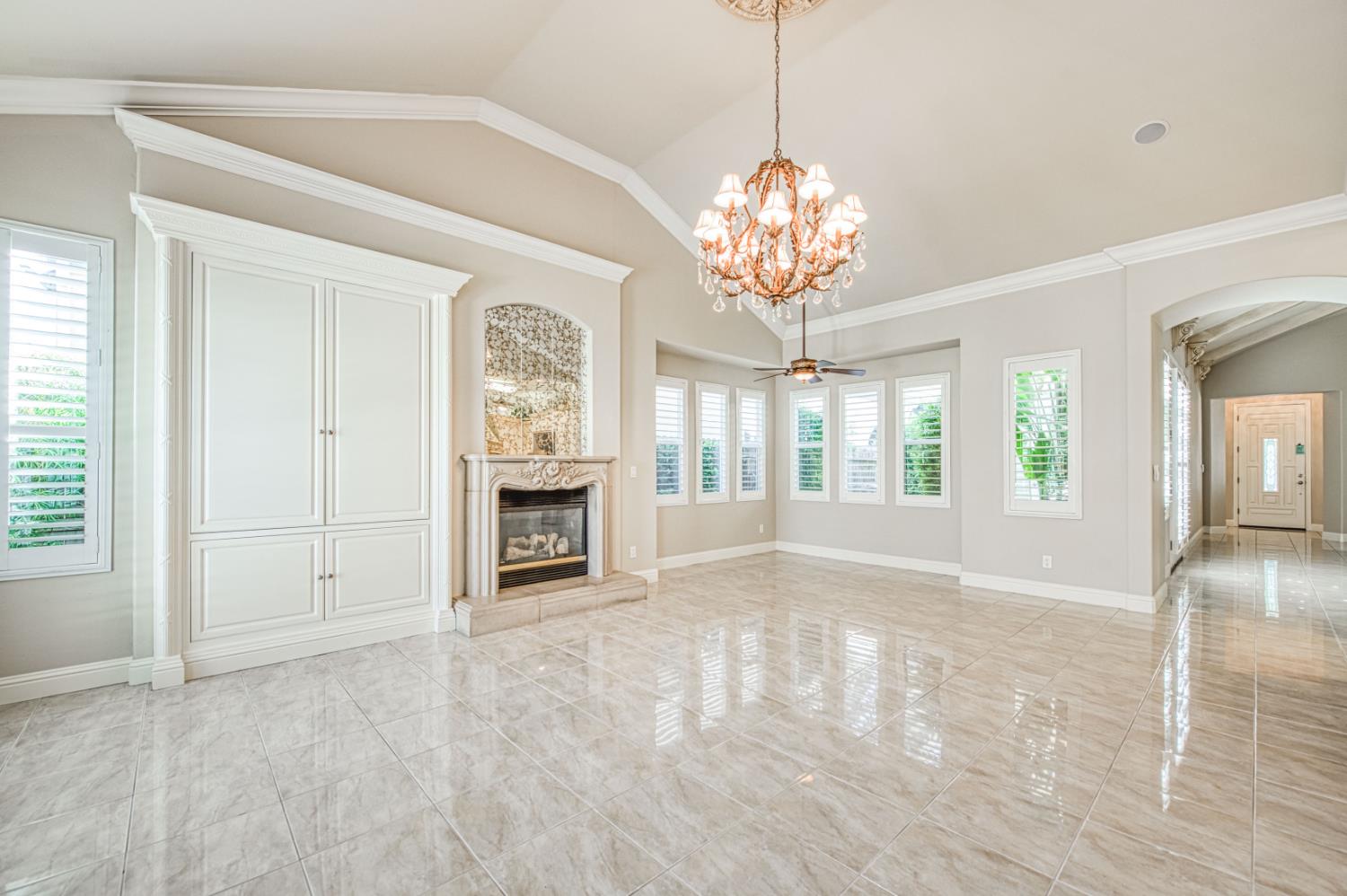 69 W Powers Ave, Clovis, CA 93619