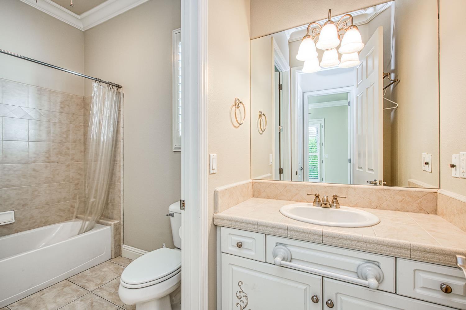 69 W Powers Ave, Clovis, CA 93619