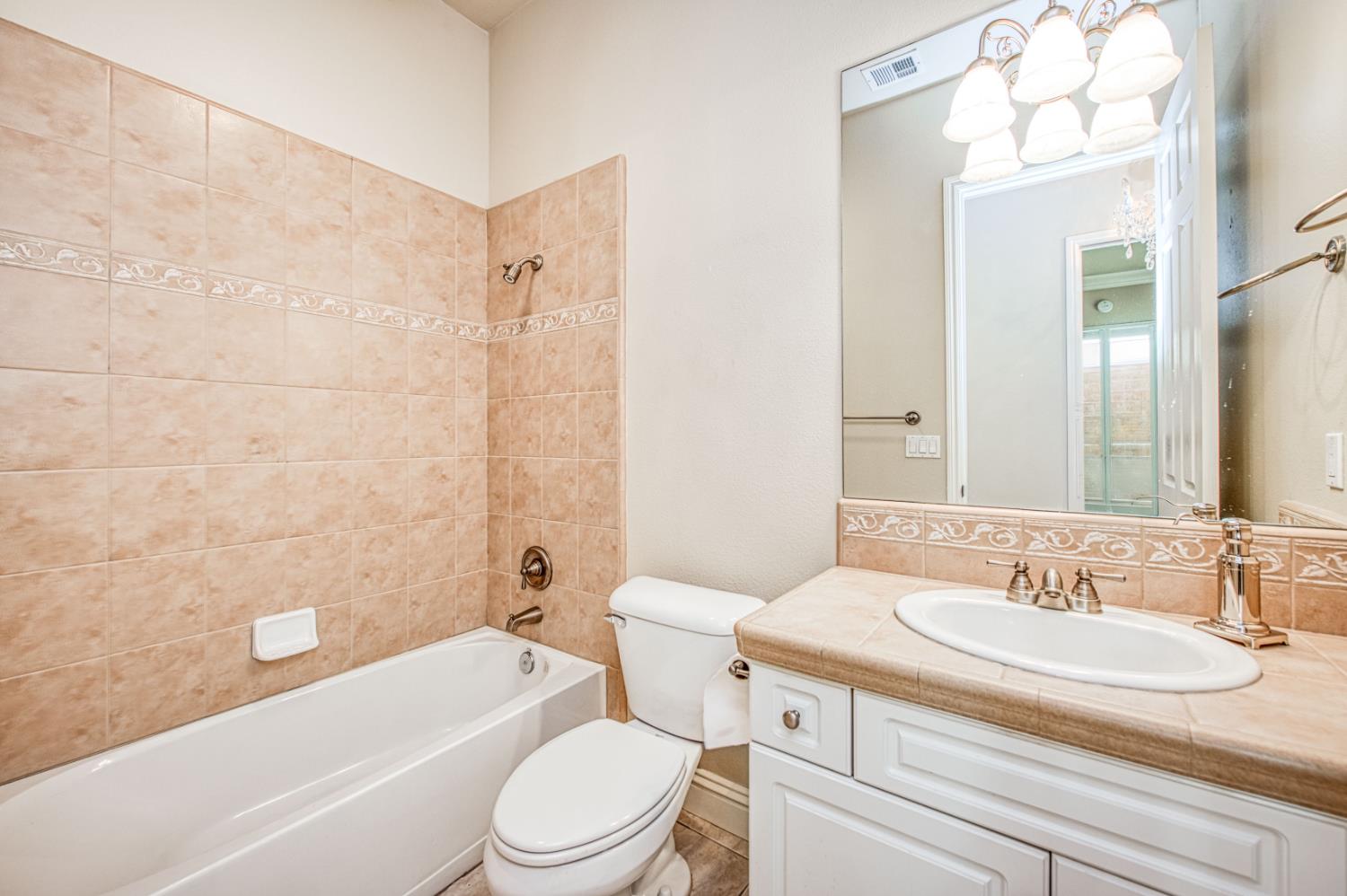 69 W Powers Ave, Clovis, CA 93619