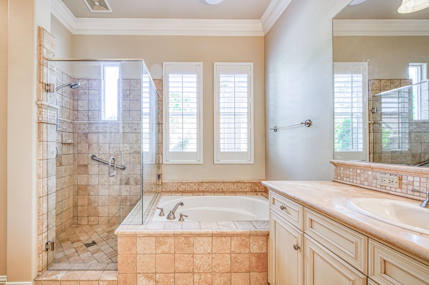 69 W Powers Ave, Clovis, CA 93619