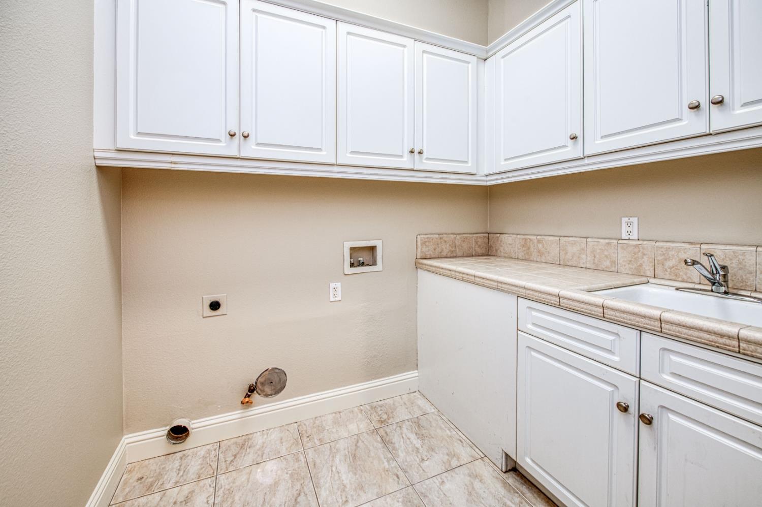 69 W Powers Ave, Clovis, CA 93619