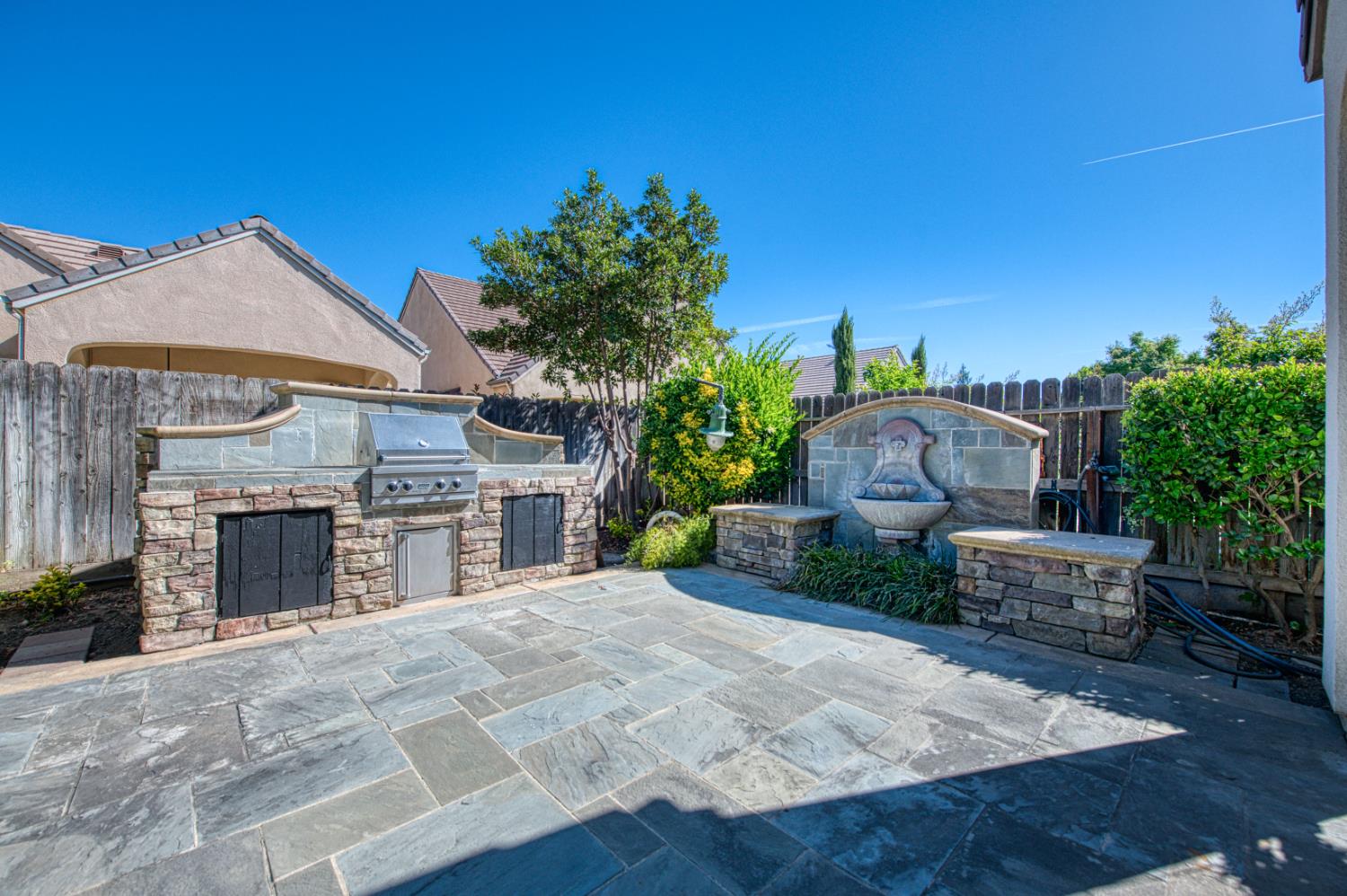 69 W Powers Ave, Clovis, CA 93619