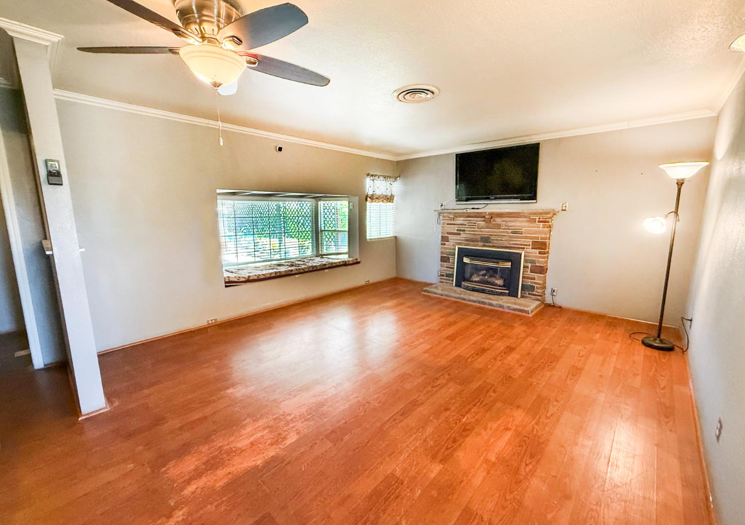 738 N Garden Ave, Fresno, CA 93727