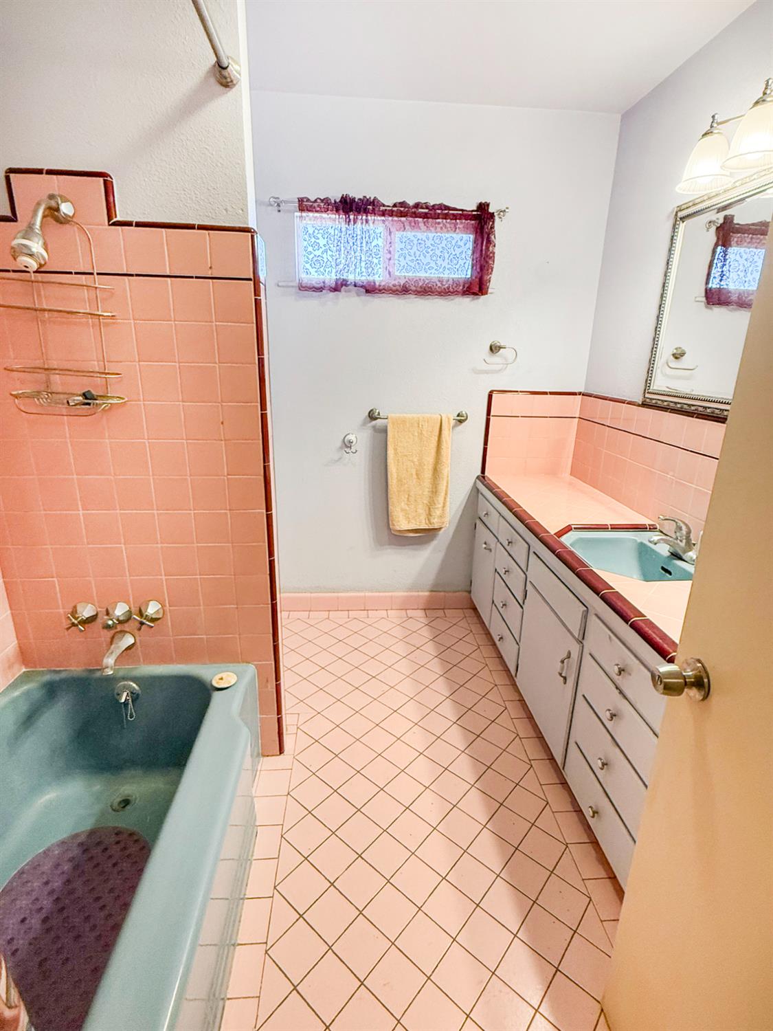 738 N Garden Ave, Fresno, CA 93727