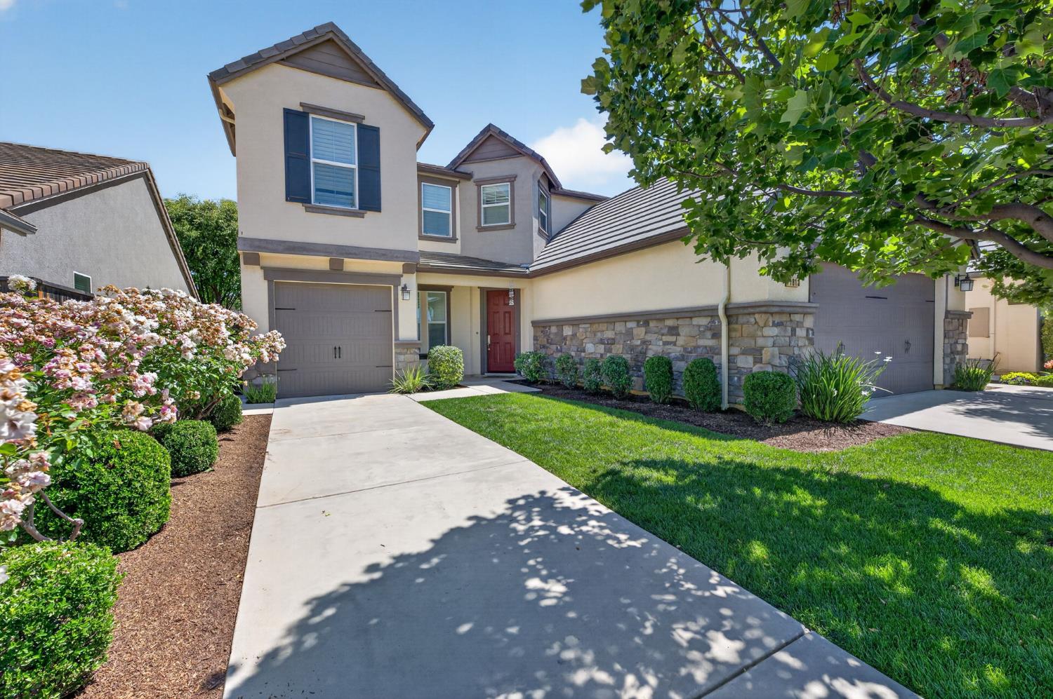 1813 N Paddington Ln, Clovis, CA 93619