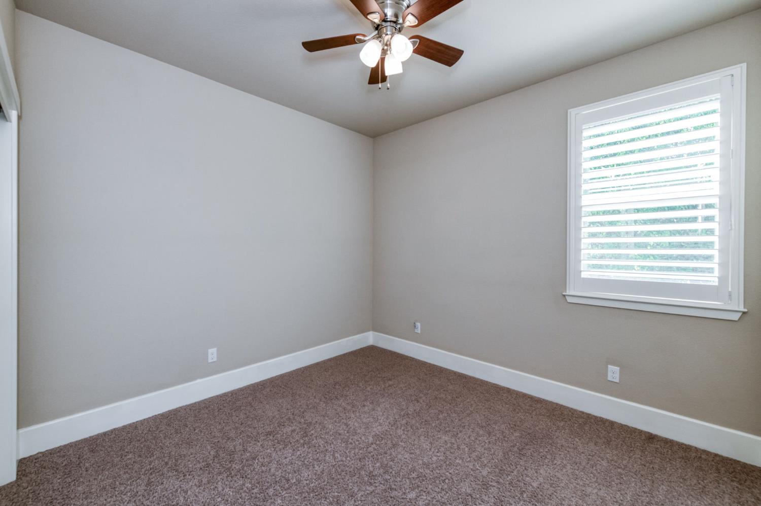 1813 N Paddington Ln, Clovis, CA 93619