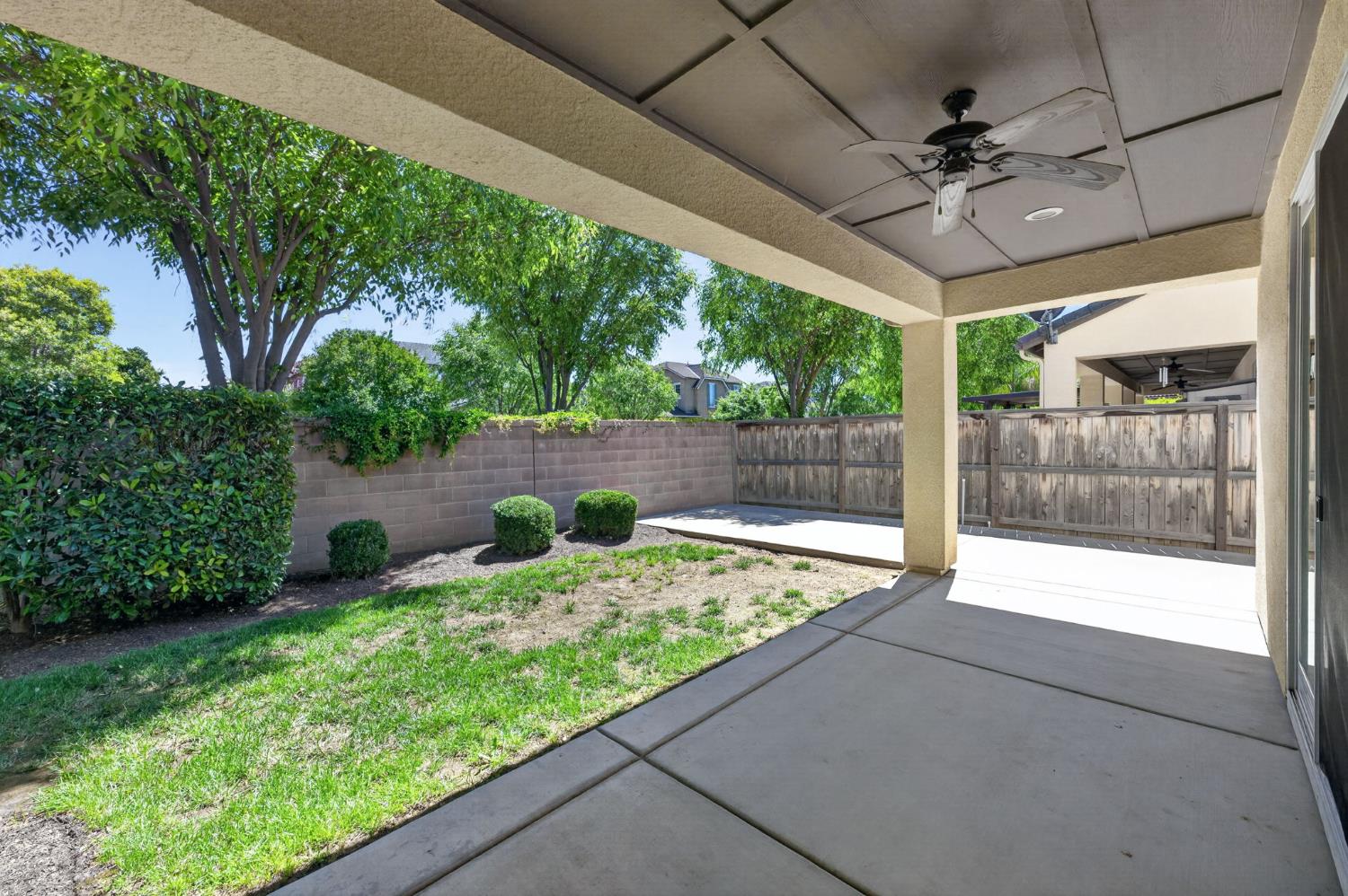 1813 N Paddington Ln, Clovis, CA 93619