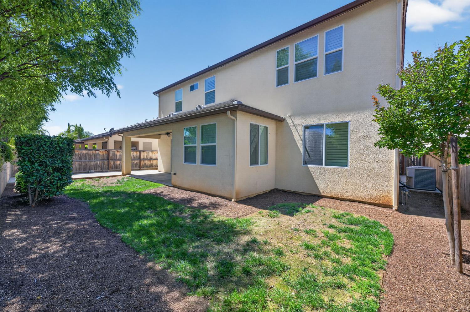 1813 N Paddington Ln, Clovis, CA 93619