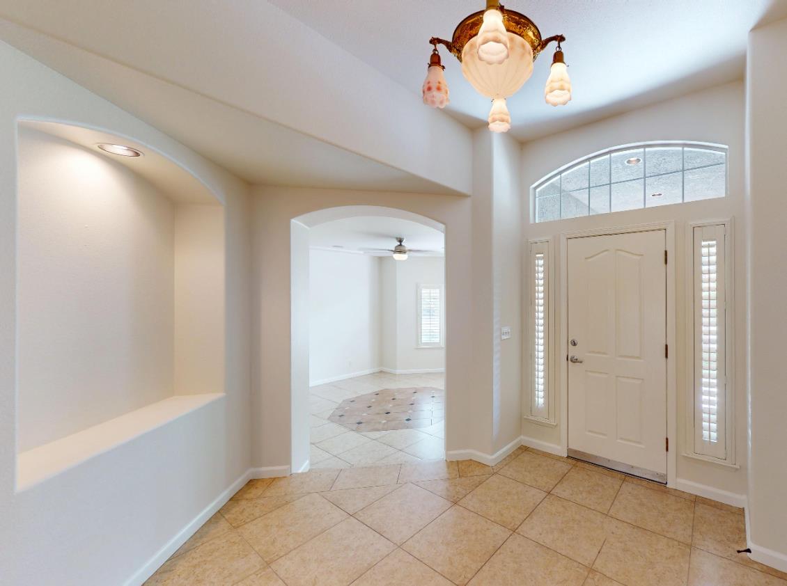 9821 N Sierra Vista Ave, Fresno, CA 93720