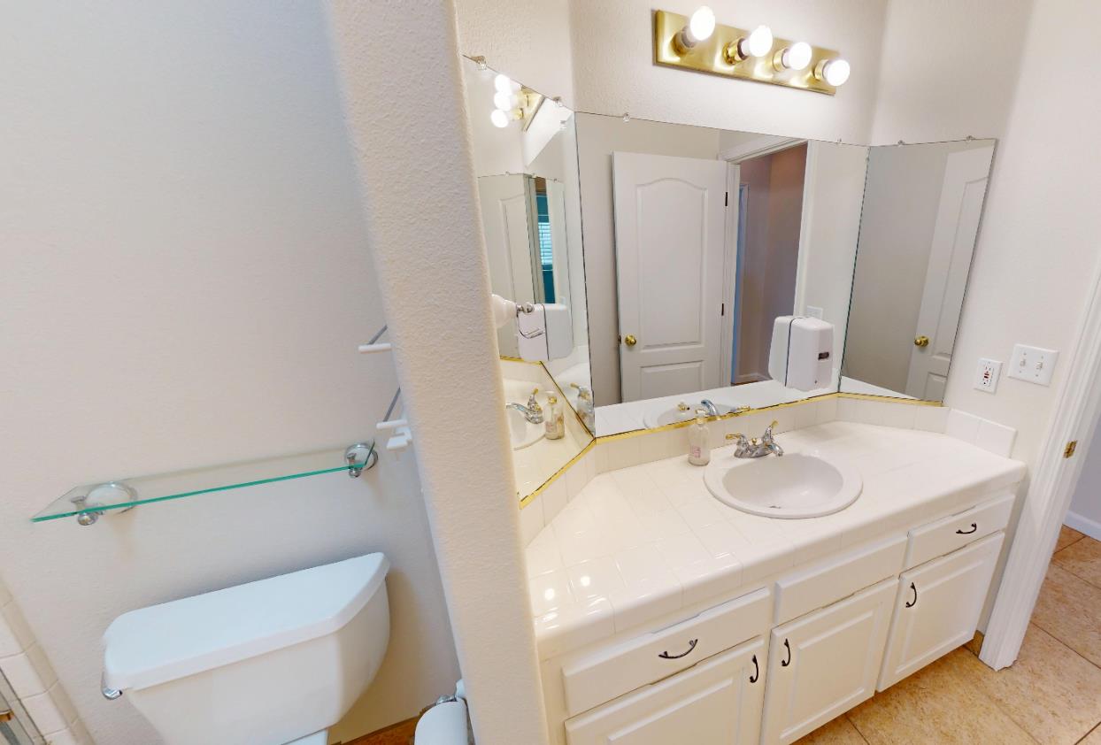 9821 N Sierra Vista Ave, Fresno, CA 93720