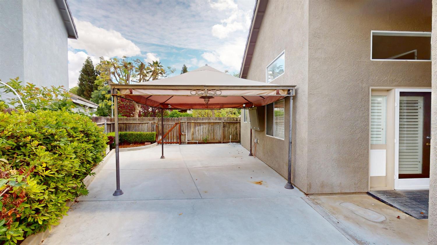 9821 N Sierra Vista Ave, Fresno, CA 93720