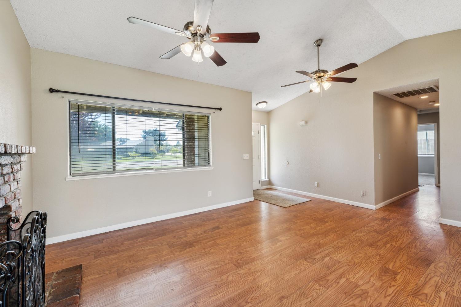 704 Rosehill Dr, Chowchilla, CA 93610